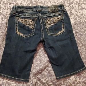 Miss me women jean short. Size 32, inseam13 1/4